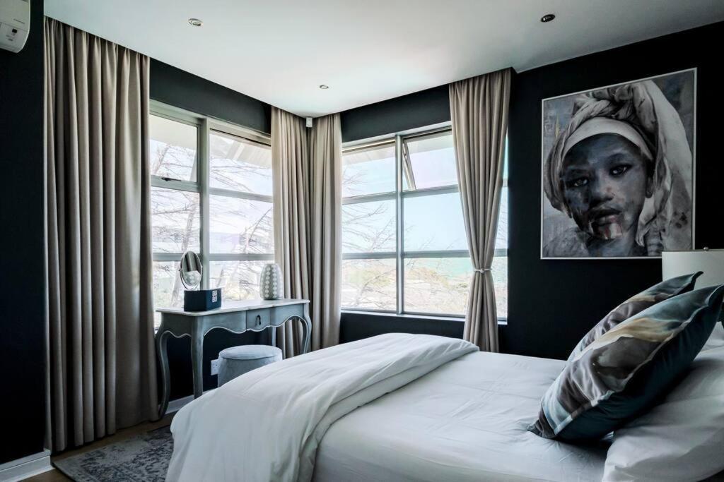 Villa Apostles Pillow *